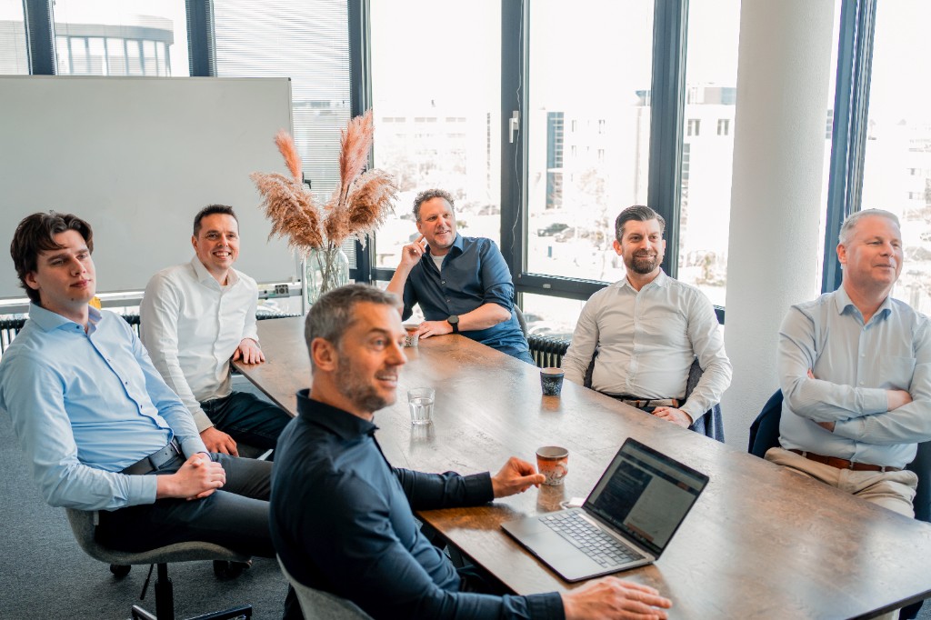 Het team van POLE software in overleg